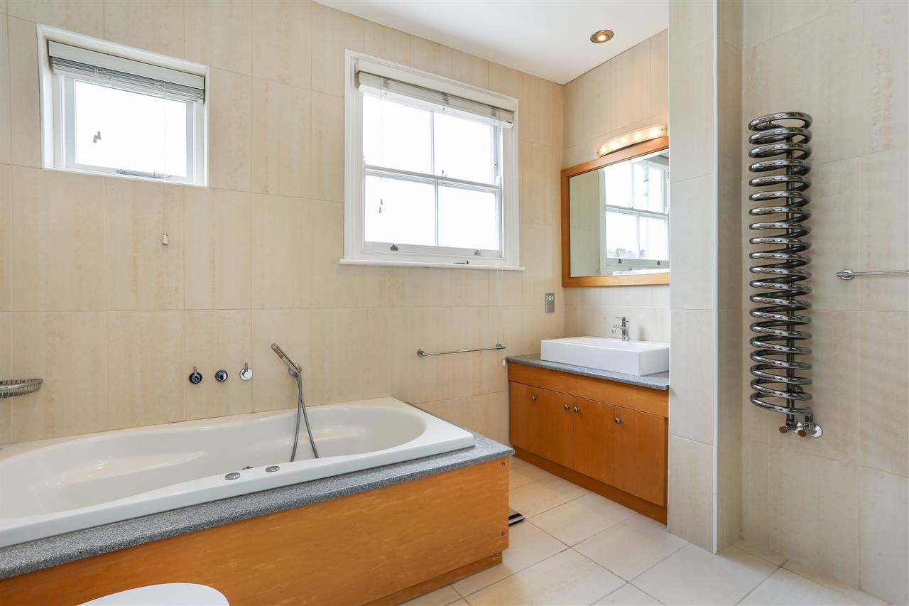 4 bed house for sale in Huddleston Road  - Property Image 9