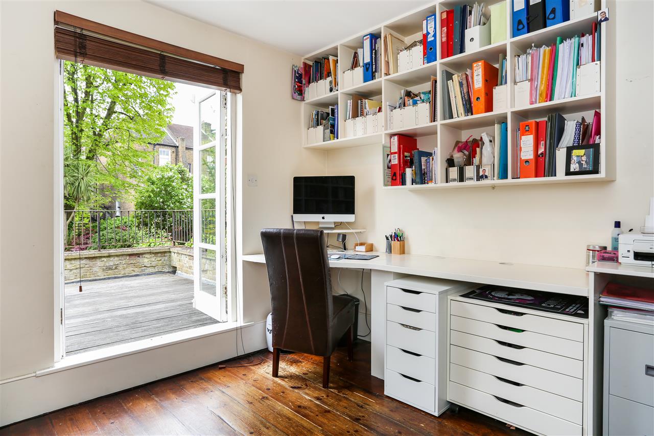 4 bed house for sale in Huddleston Road 10