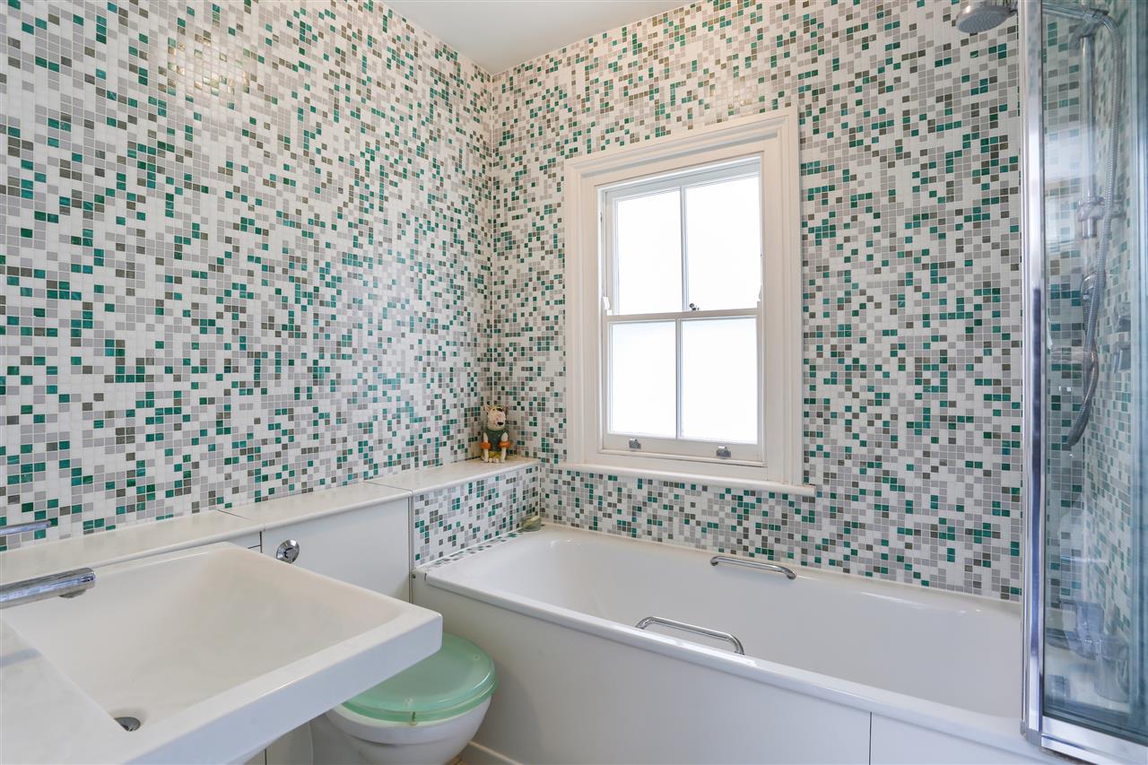 4 bed house for sale in Huddleston Road  - Property Image 12