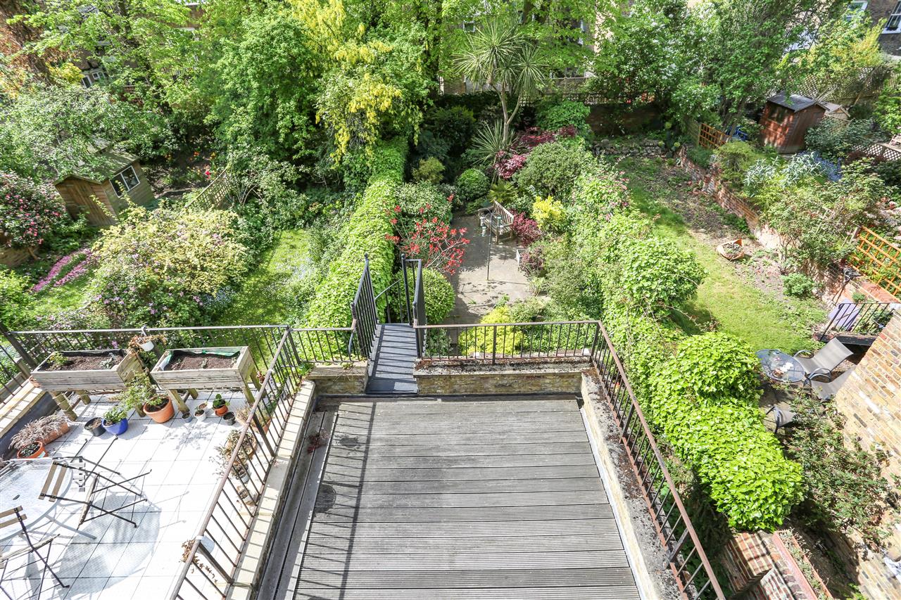 4 bed house for sale in Huddleston Road  - Property Image 14