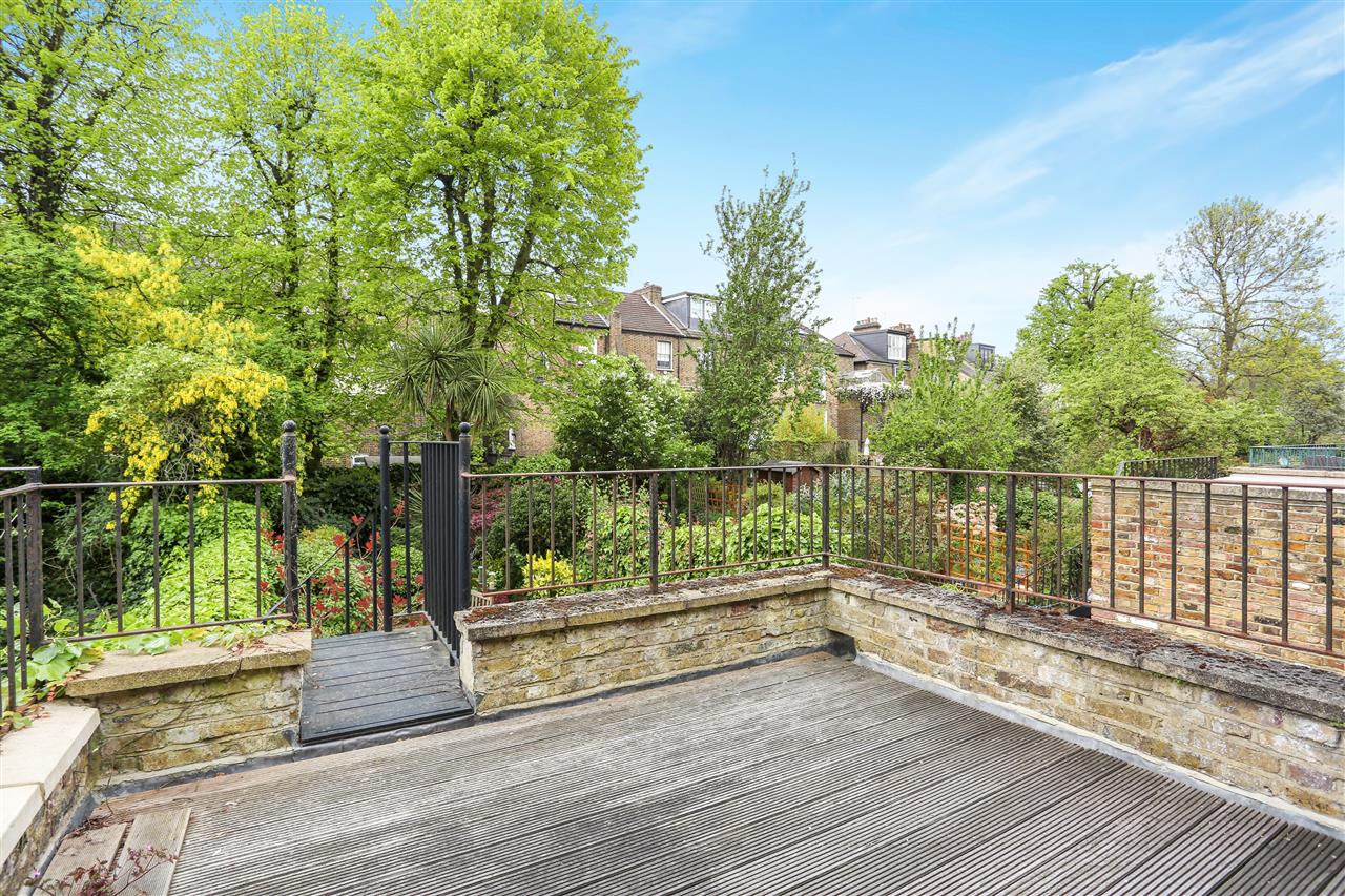 4 bed house for sale in Huddleston Road  - Property Image 16