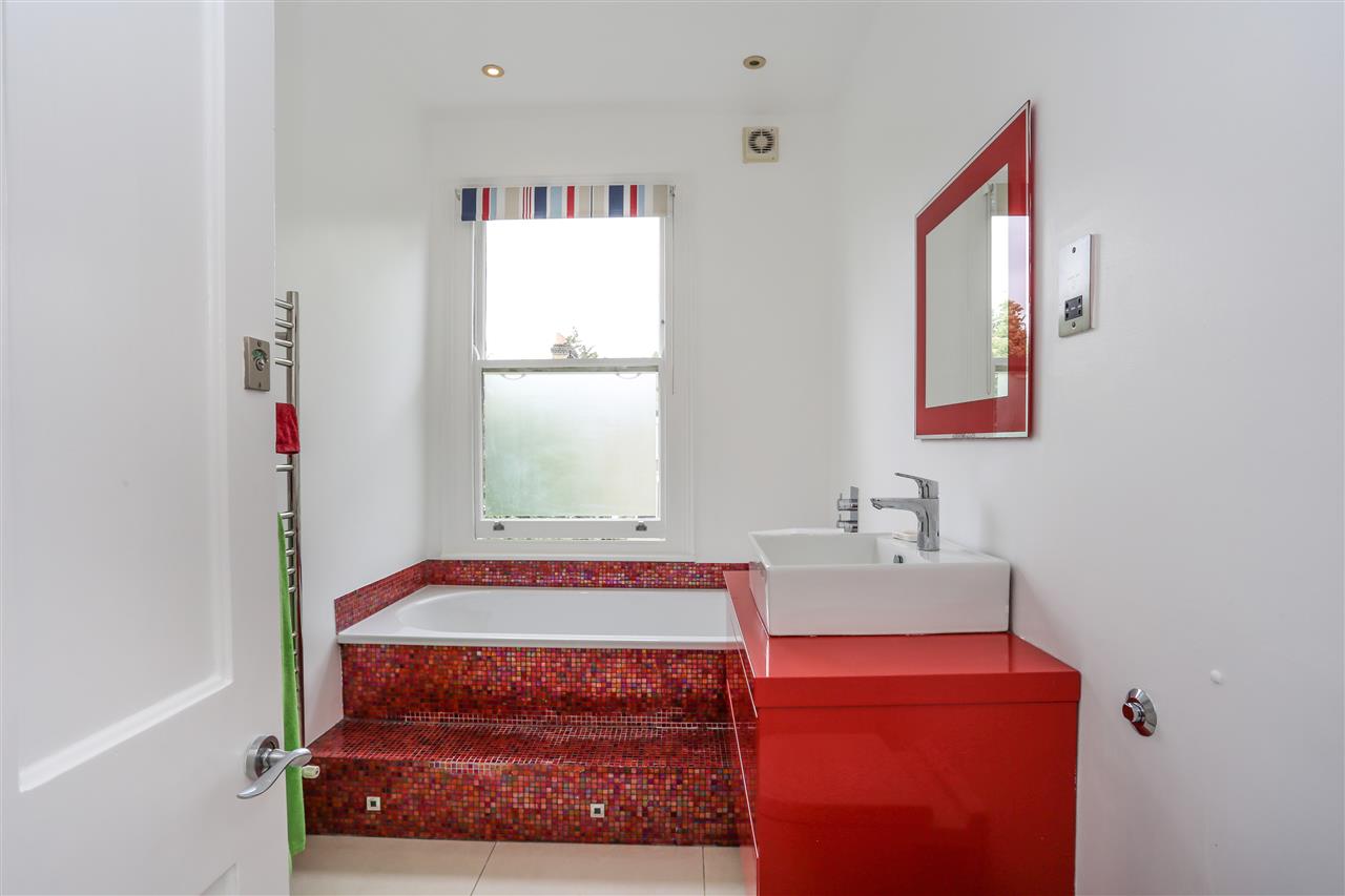 4 bed house for sale in Huddleston Road 7