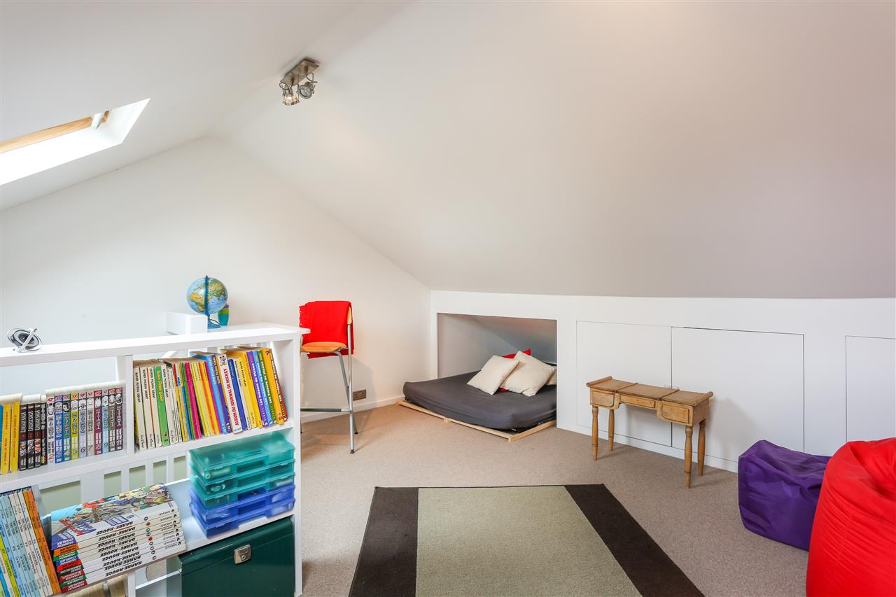 4 bed house for sale in Huddleston Road 8