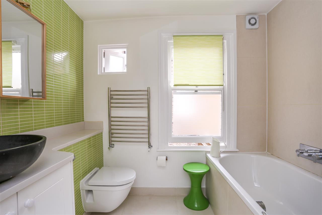 4 bed house for sale in Huddleston Road  - Property Image 11