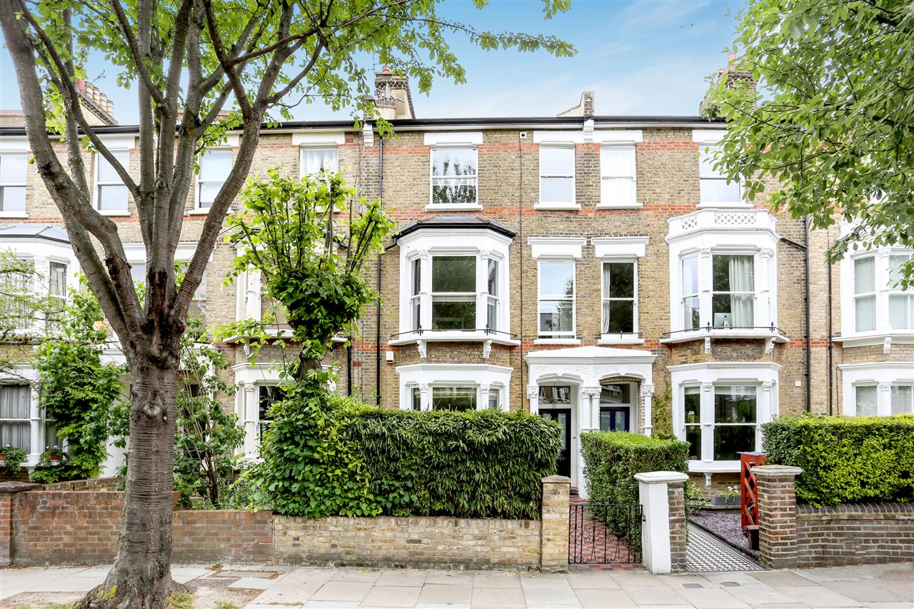 4 bed house for sale in Huddleston Road  - Property Image 12