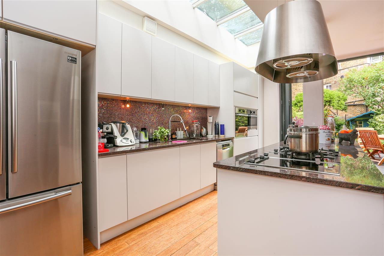 4 bed house for sale in Huddleston Road 12