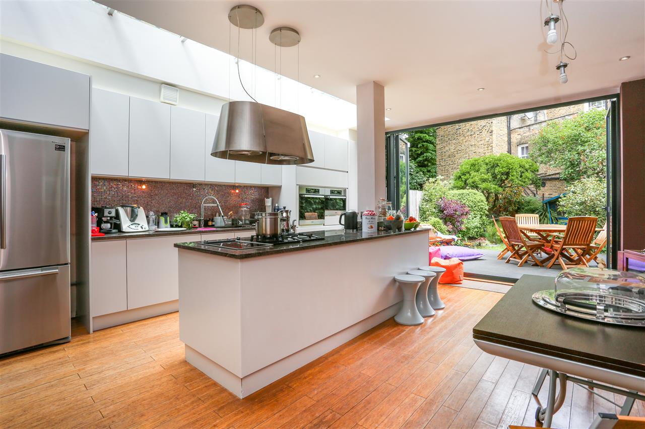 4 bed house for sale in Huddleston Road 14