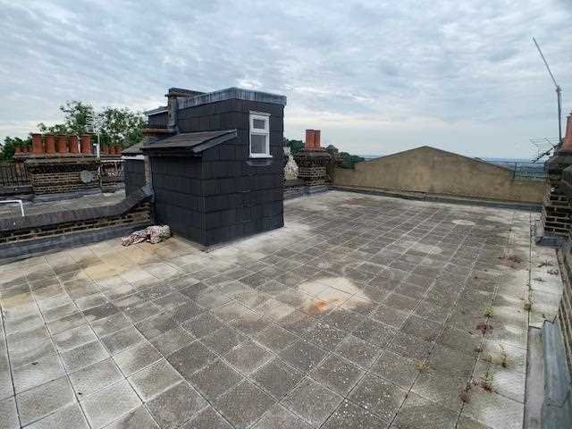 2 bed flat to rent in Muswell Hill Road 6