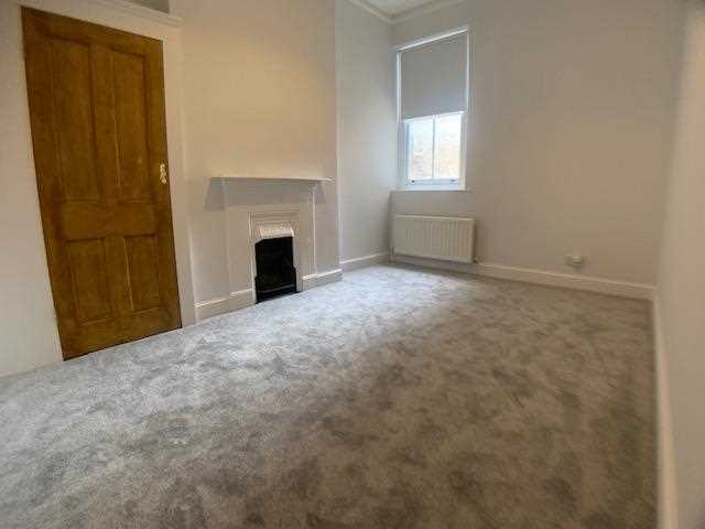 2 bed flat to rent  - Property Image 3