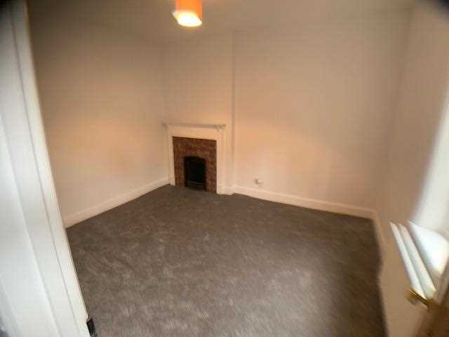 2 bed flat to rent  - Property Image 4