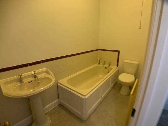 2 bed flat to rent 4