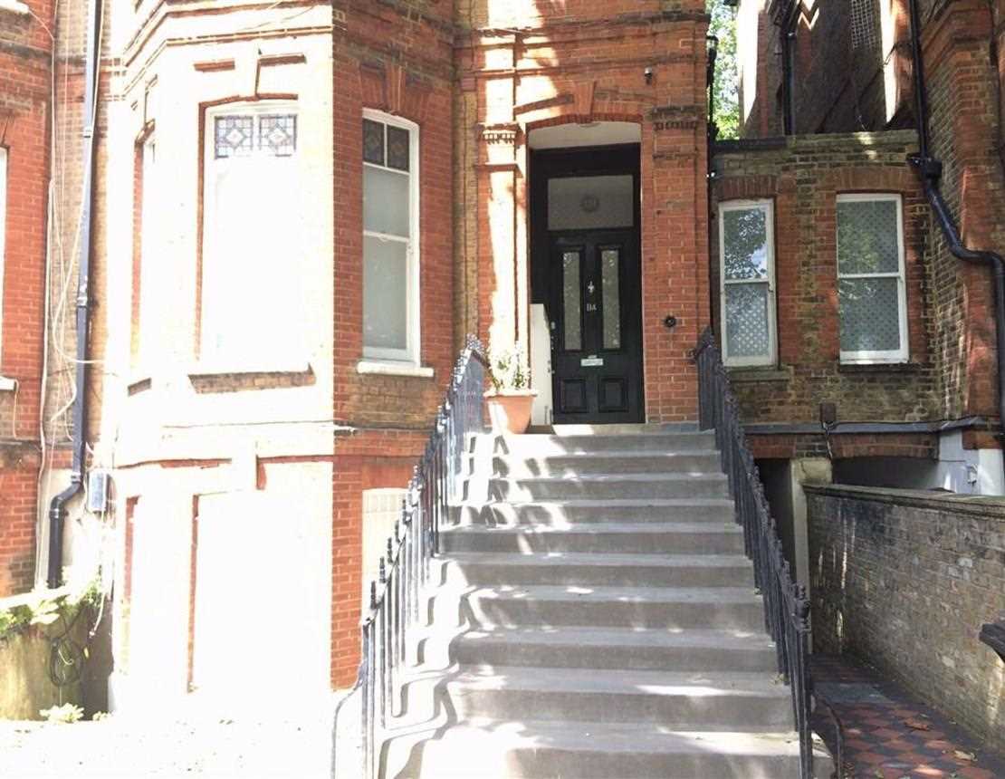 1 bed flat to rent in Fellows Road 5