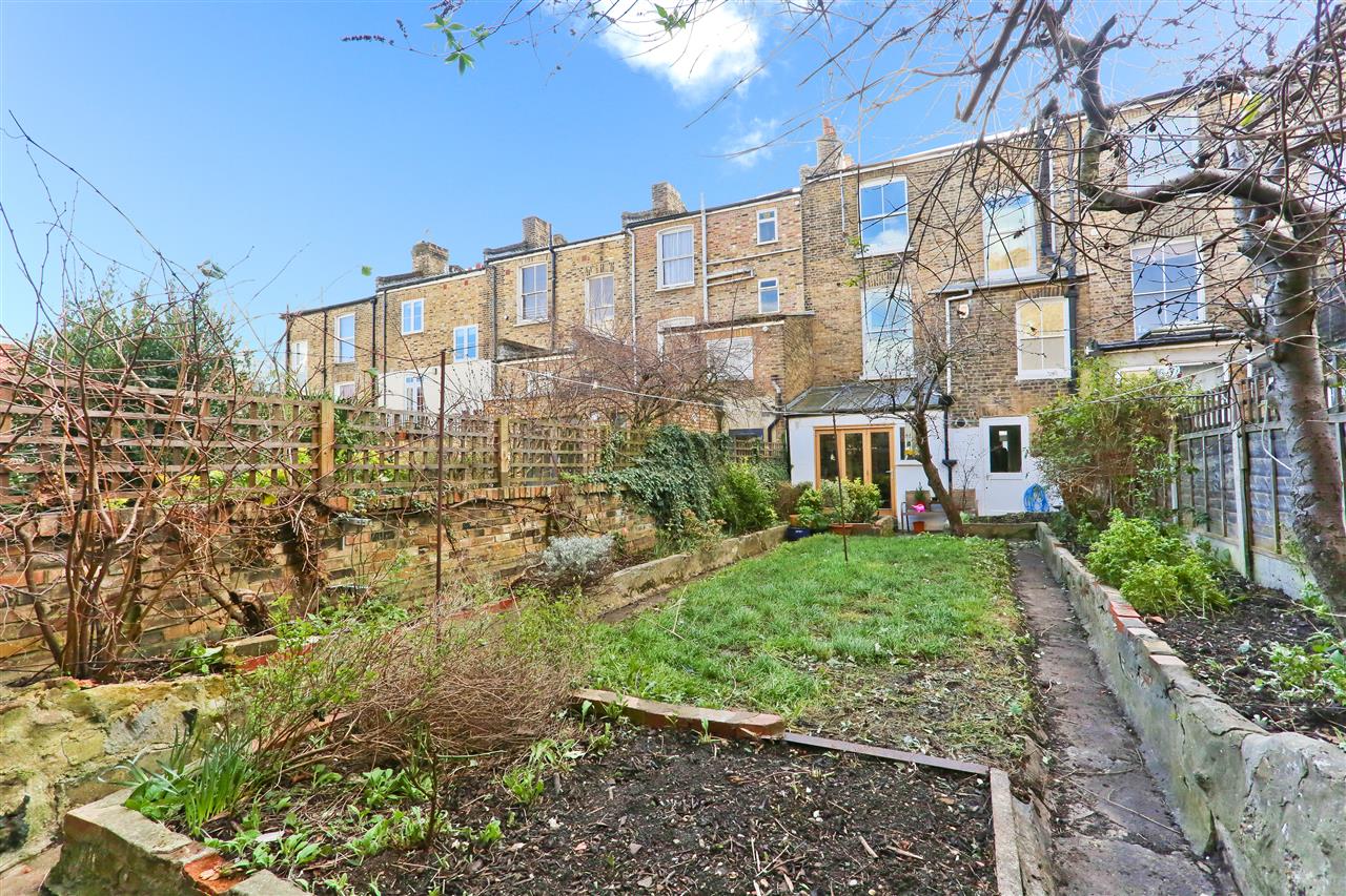 4 bed house for sale in Hargrave Road  - Property Image 11