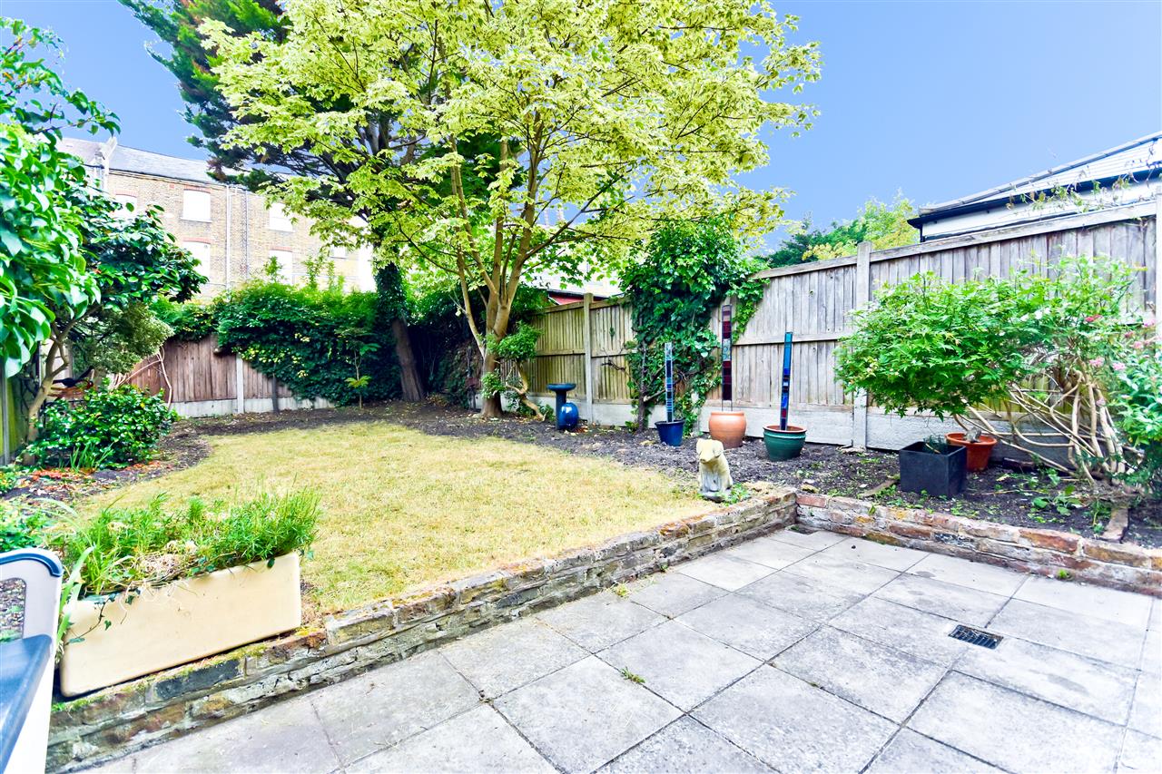 5 bed terraced house for sale in Yerbury Road  - Property Image 10