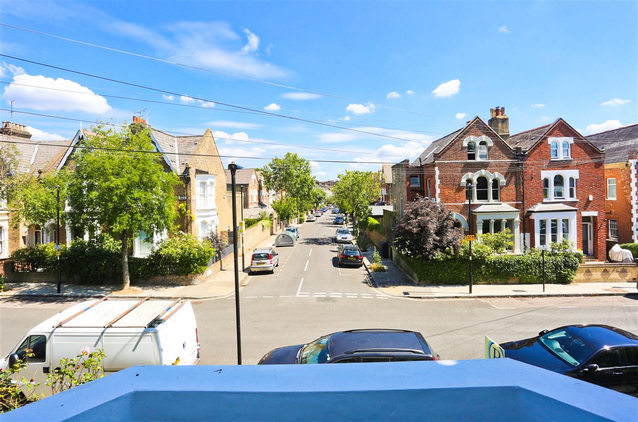 5 bed terraced house for sale in Yerbury Road 19