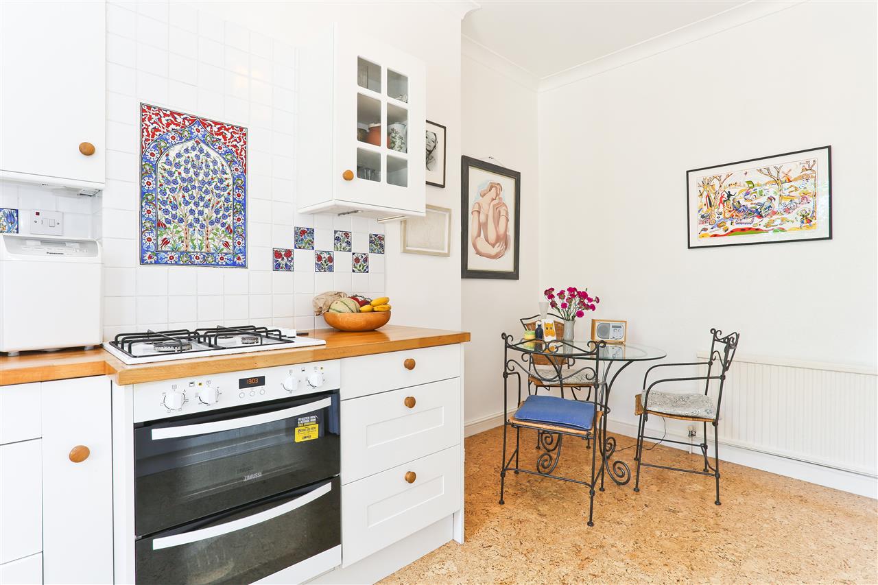 4 bed flat for sale in Huddleston Road  - Property Image 8