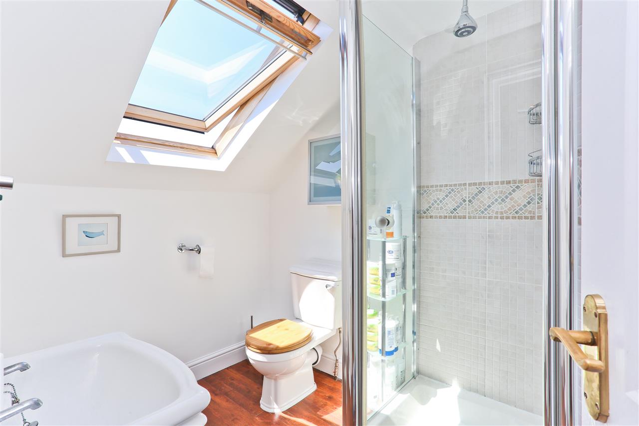 4 bed flat for sale in Huddleston Road 9