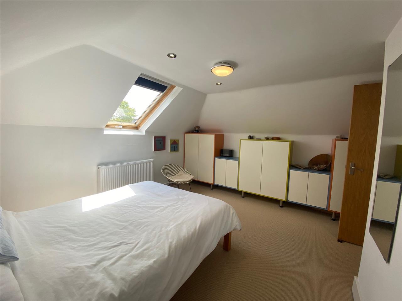 1 bed flat to rent in Leigh Road - Property Image 1