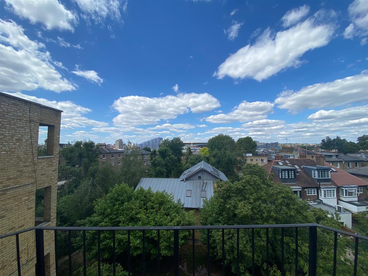 1 bed flat to rent in Leigh Road  - Property Image 4