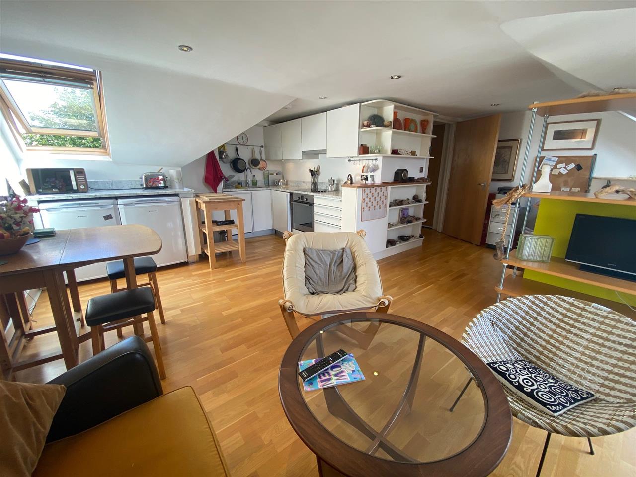 1 bed flat to rent in Leigh Road  - Property Image 5