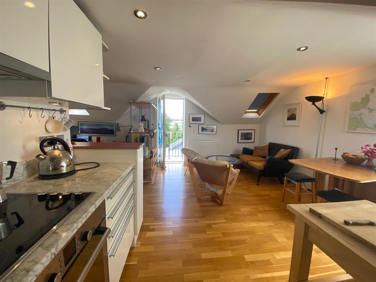 1 bed flat to rent in Leigh Road 6