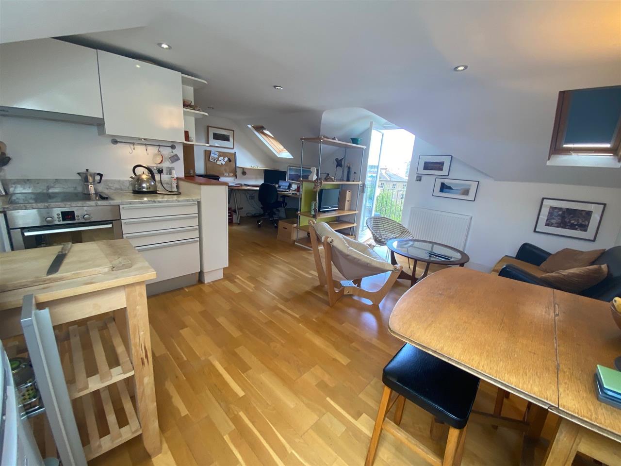 1 bed flat to rent in Leigh Road 8