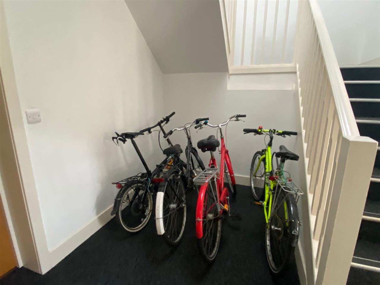 1 bed flat to rent in Leigh Road 10