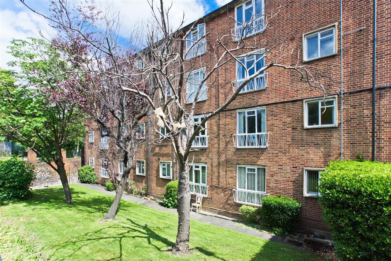 1 bed flat to rent in Junction Road  - Property Image 1