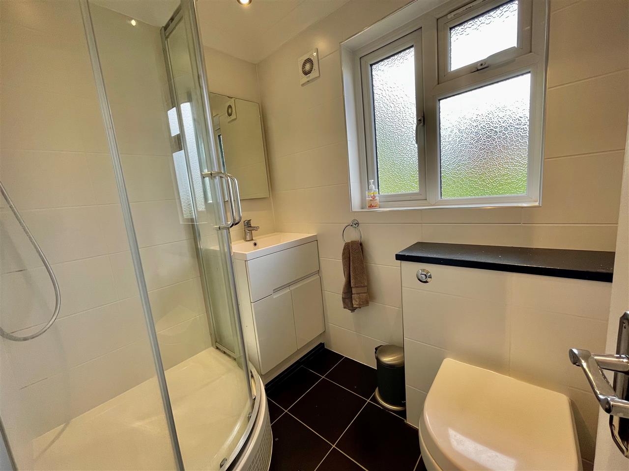 1 bed flat to rent in Junction Road 4