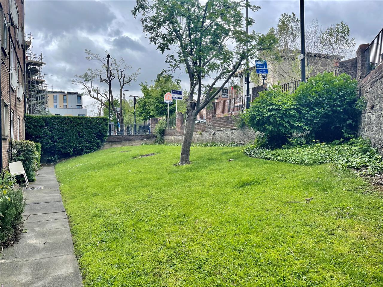 1 bed flat to rent in Junction Road 5