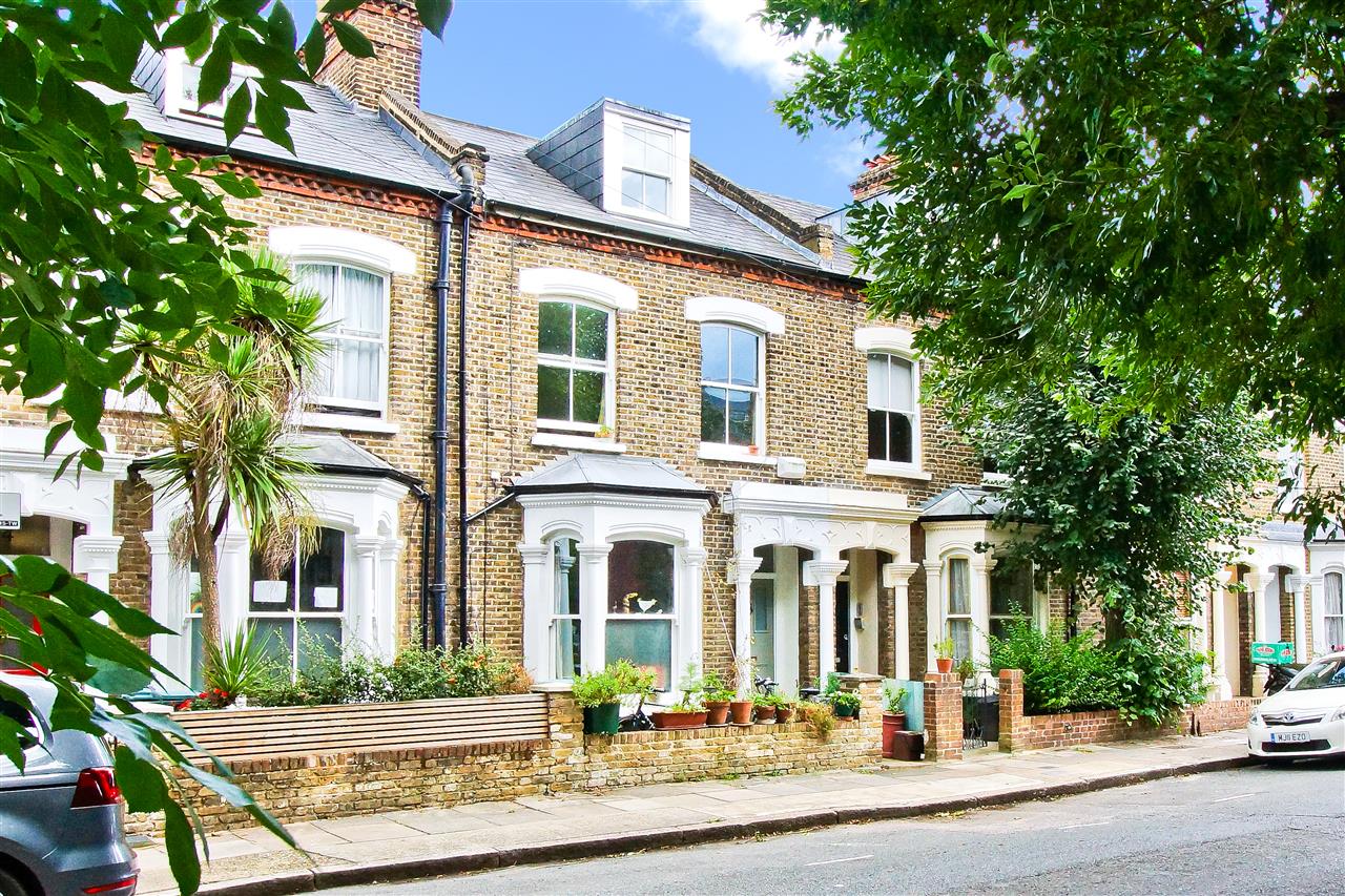 4 bed terraced house for sale in Hatchard Road  - Property Image 2