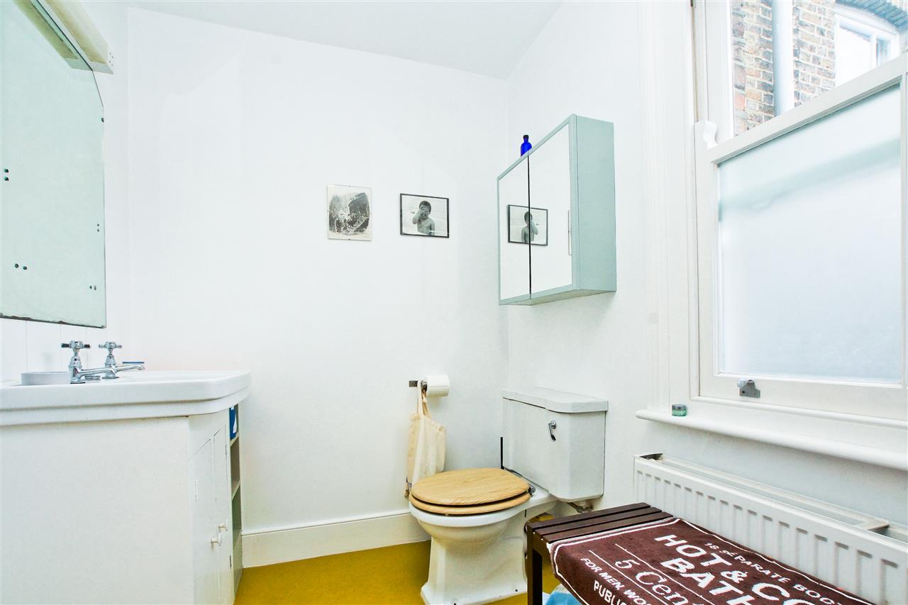 4 bed terraced house for sale in Hatchard Road  - Property Image 9