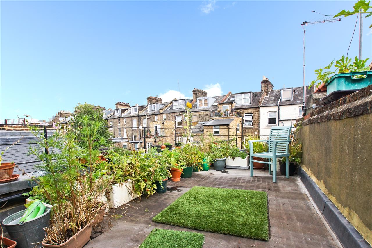 4 bed terraced house for sale in Hatchard Road  - Property Image 11