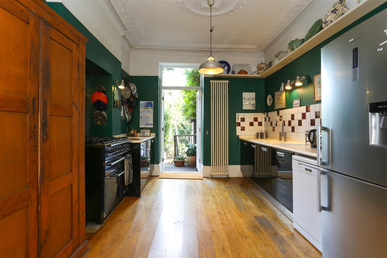 5 bed end of terrace house for sale in Archibald Road  - Property Image 4