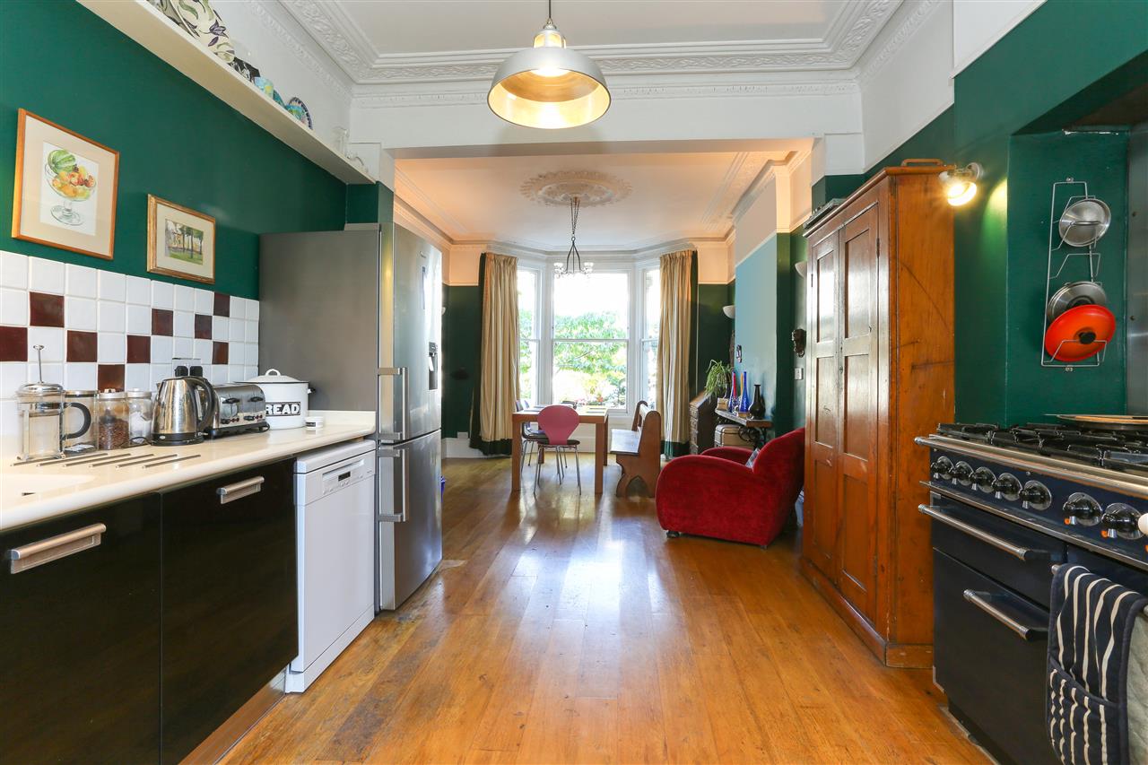 5 bed end of terrace house for sale in Archibald Road  - Property Image 5