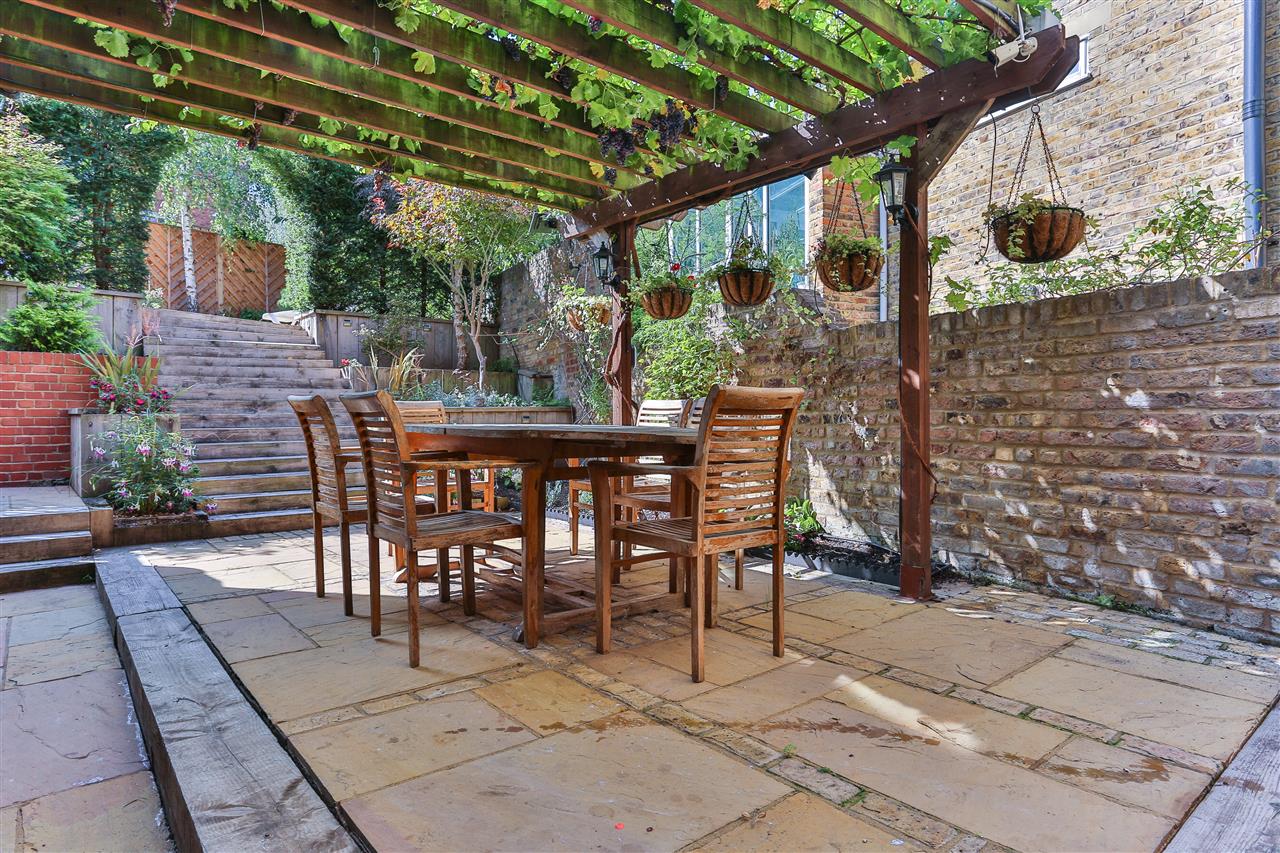 6 bed terraced house for sale in Brecknock Road 7