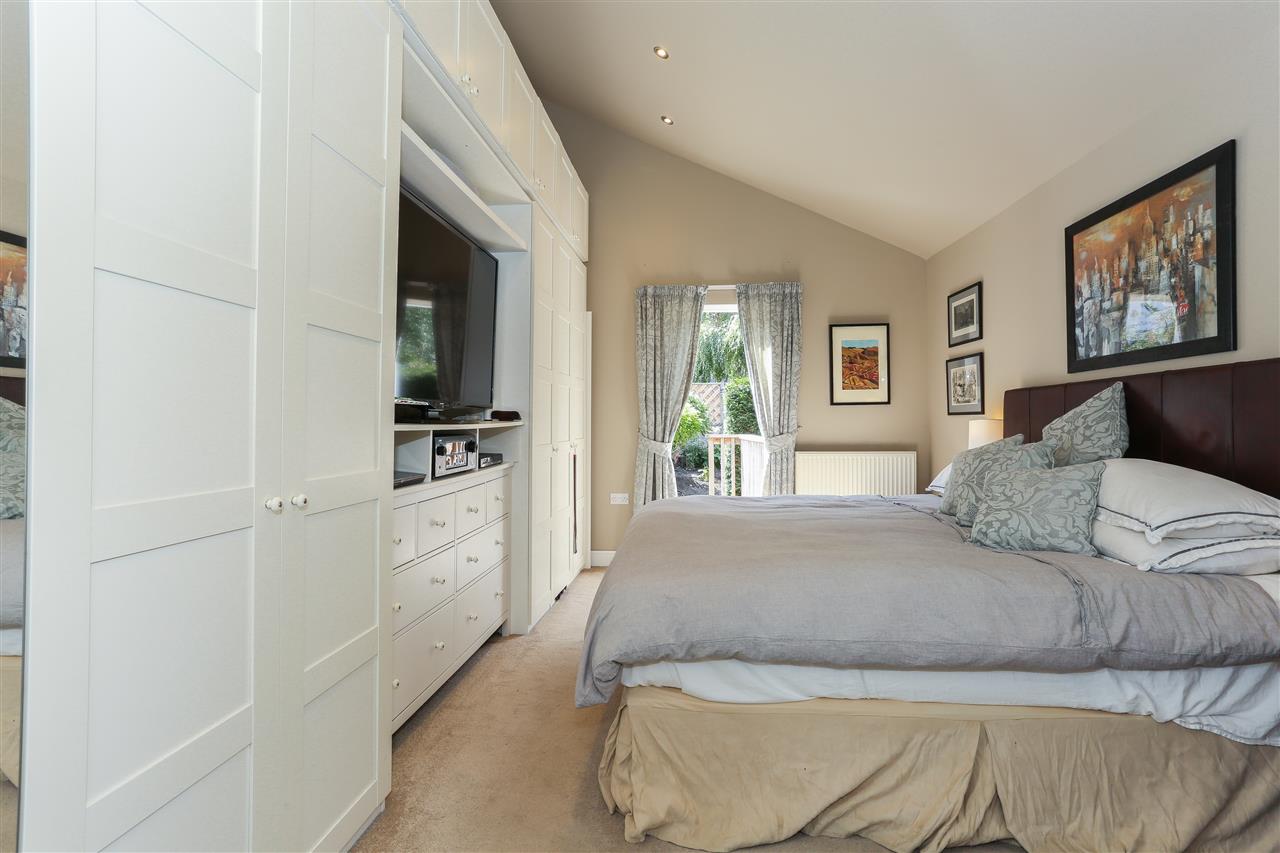 6 bed terraced house for sale in Brecknock Road 11