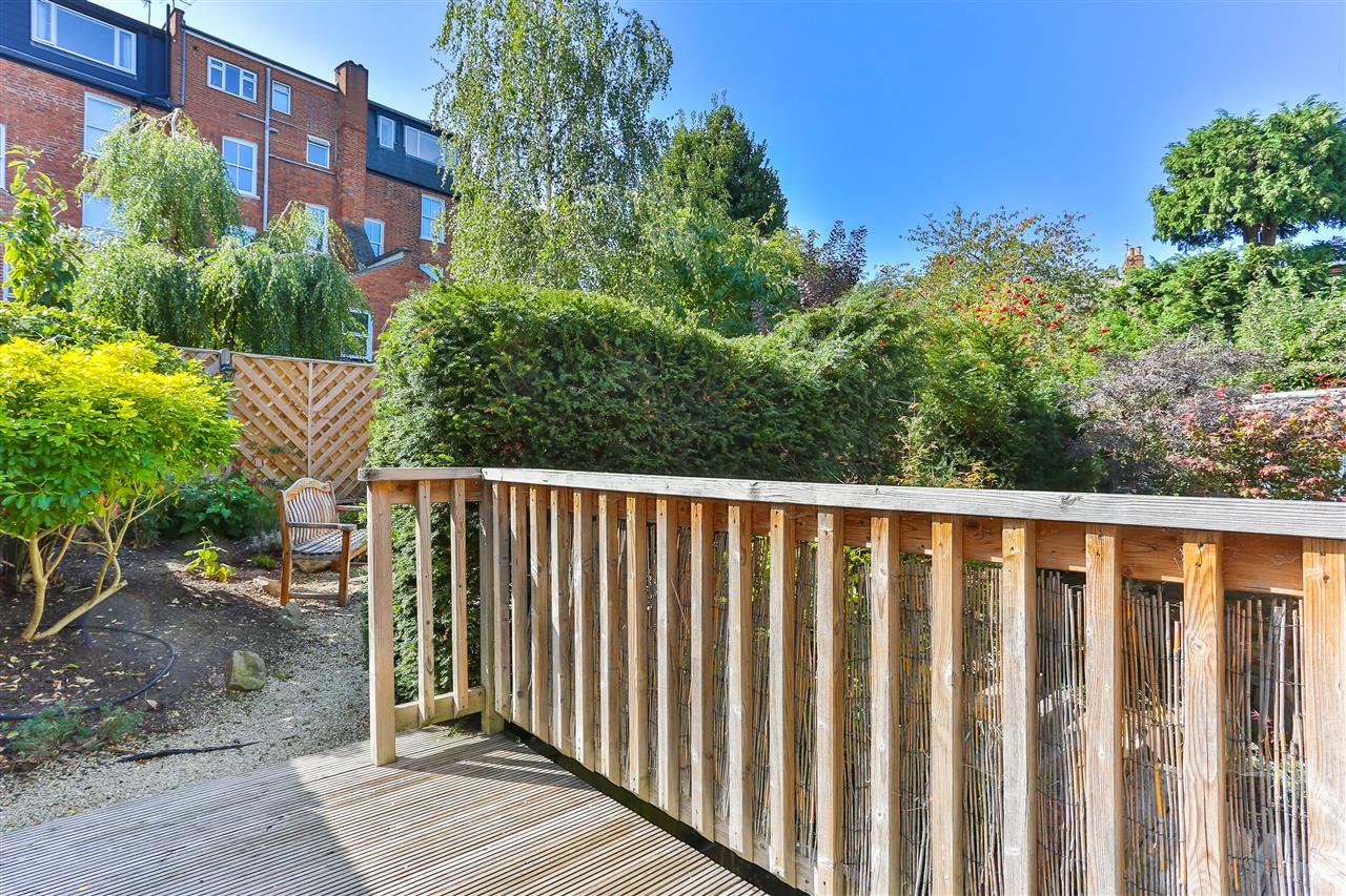 6 bed terraced house for sale in Brecknock Road 23