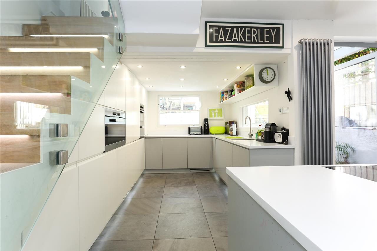 4 bed terraced house for sale in Hugo Road 7