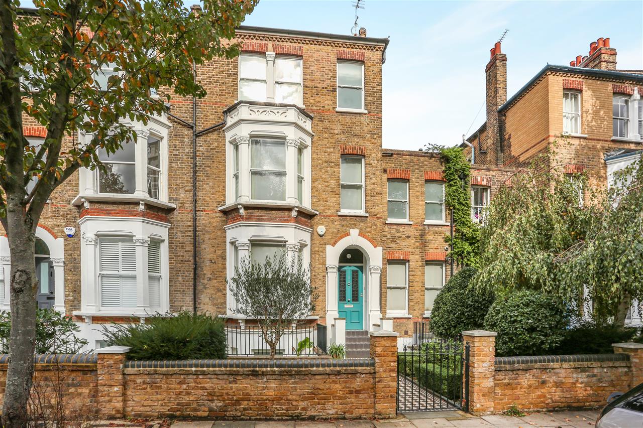 5 bed terraced house for sale in St George's Avenue 1