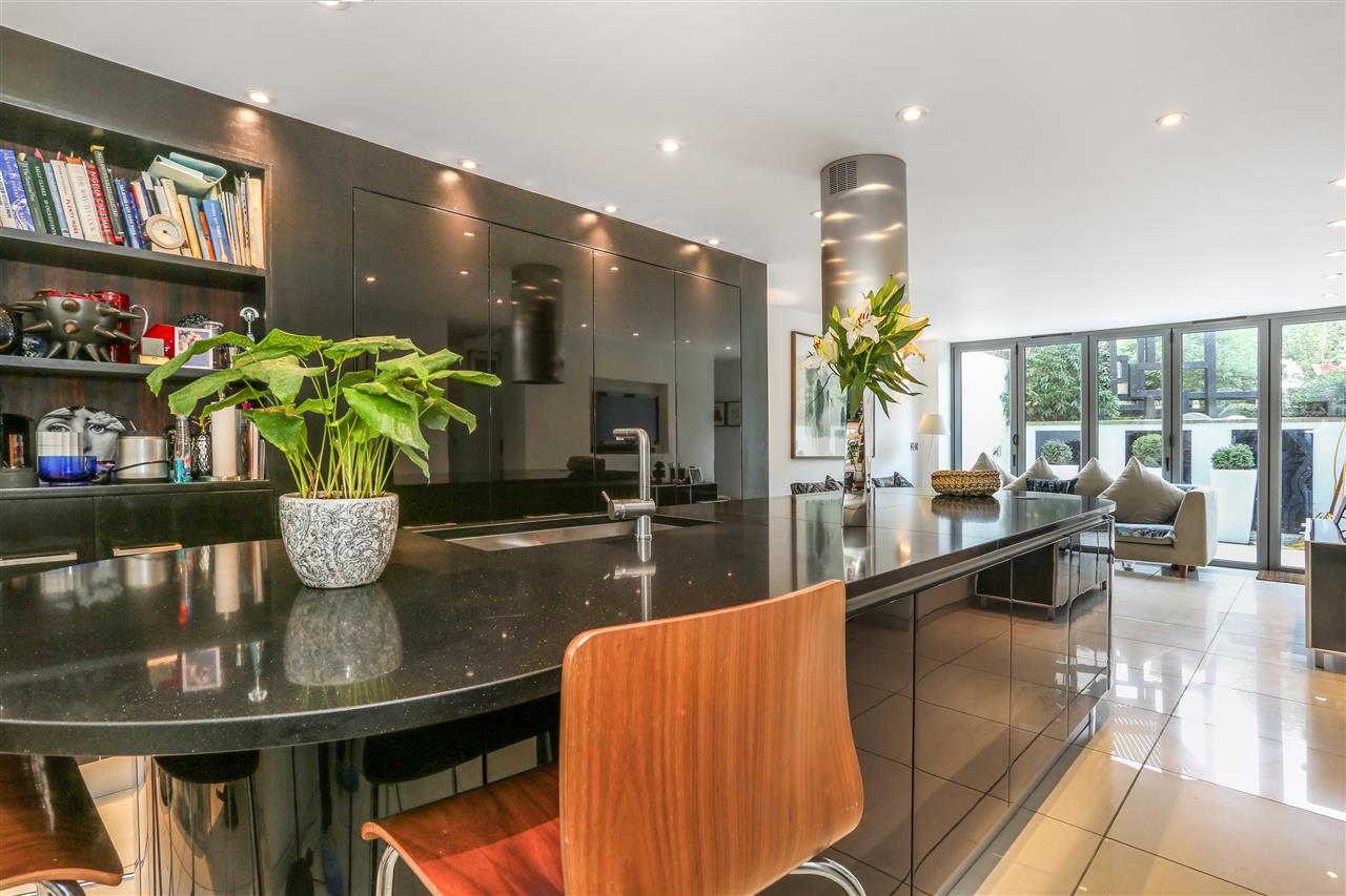 5 bed terraced house for sale in St George's Avenue  - Property Image 3