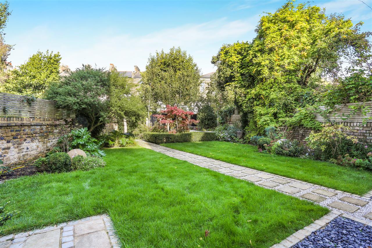 5 bed terraced house for sale in St George's Avenue 19