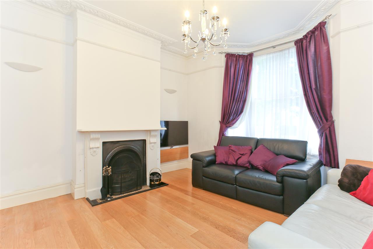 4 bed for sale in Corinne Road  - Property Image 2