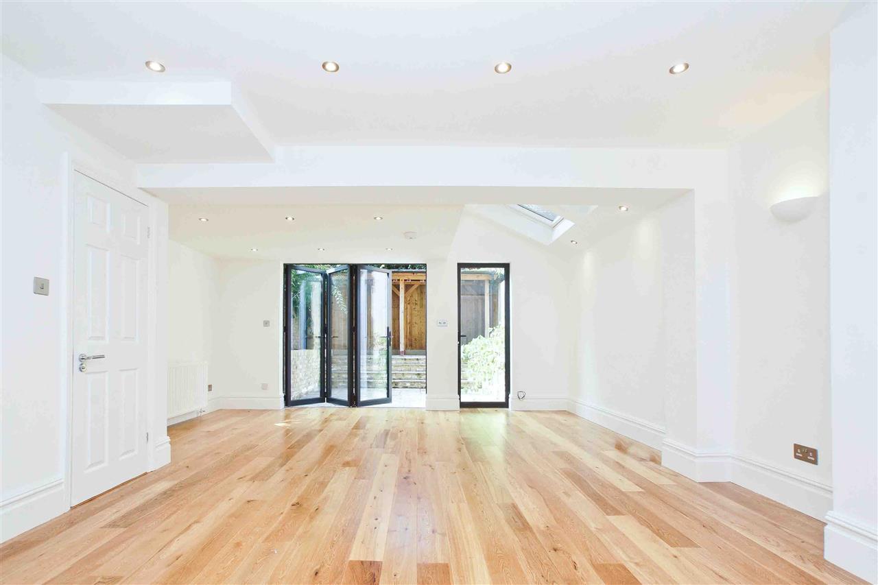 4 bed for sale in Corinne Road  - Property Image 3