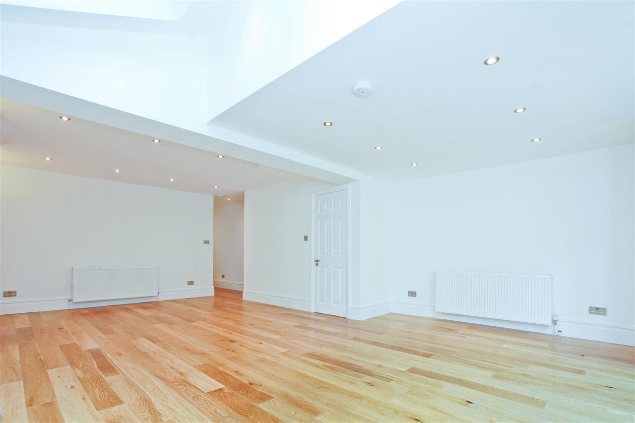 4 bed for sale in Corinne Road  - Property Image 8