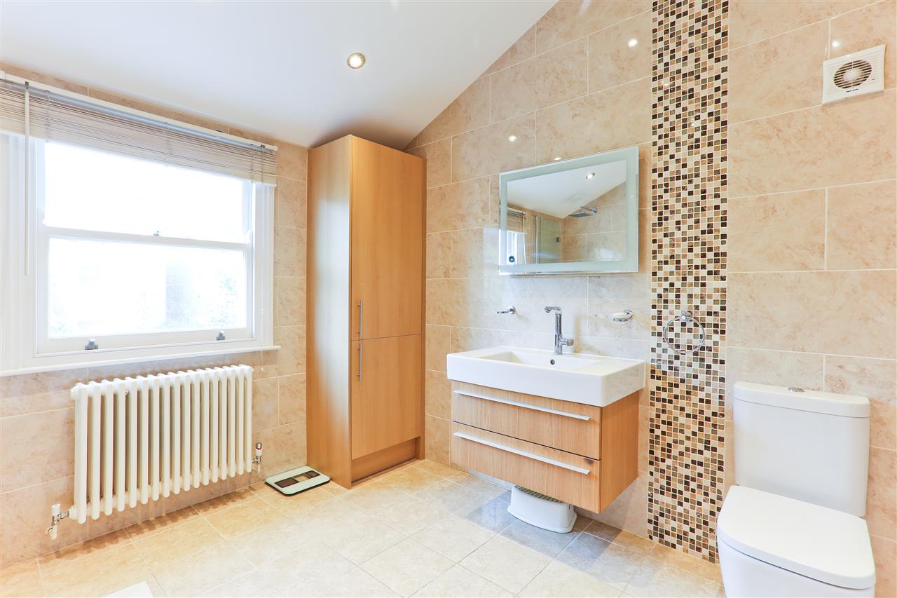 4 bed for sale in Corinne Road  - Property Image 14