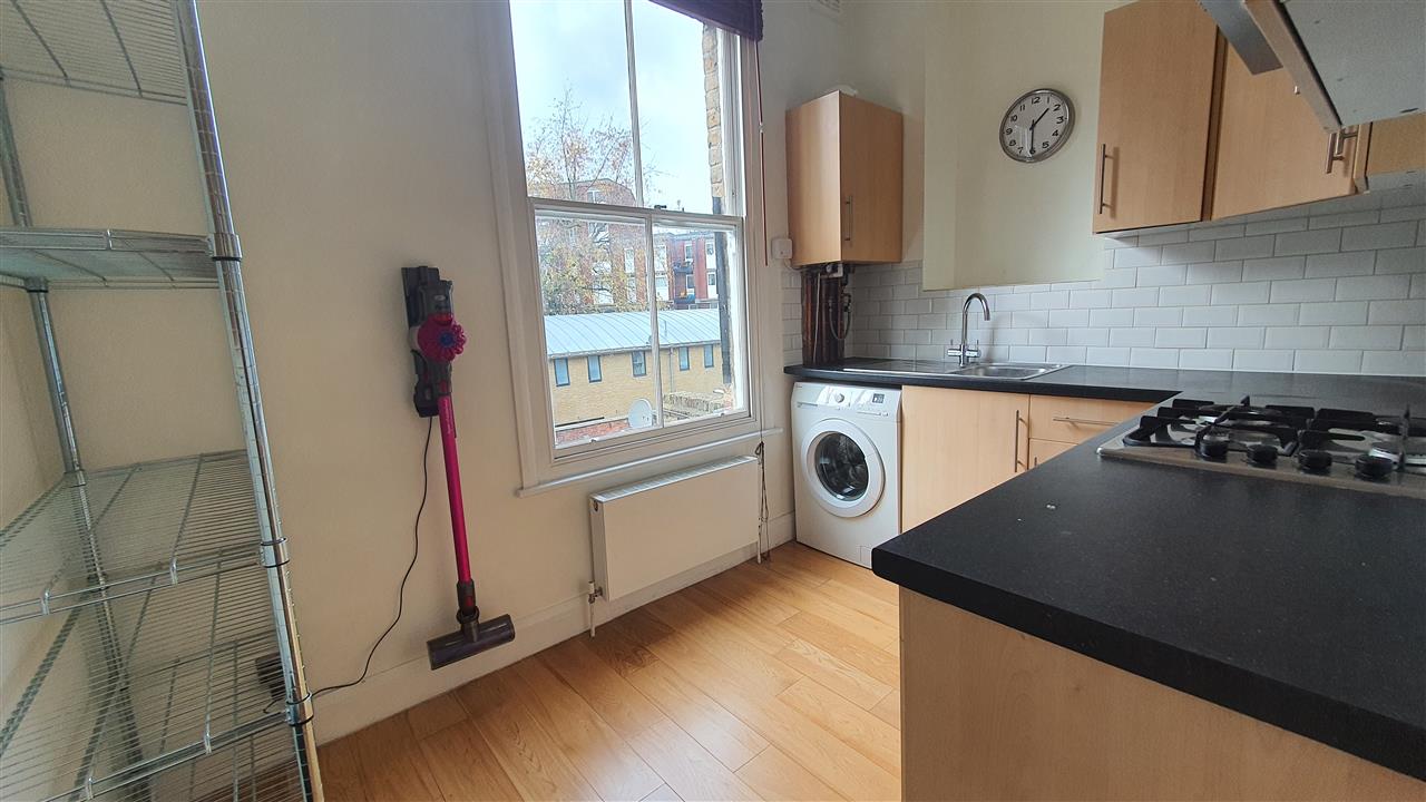 1 bed flat to rent in Crayford Road 6