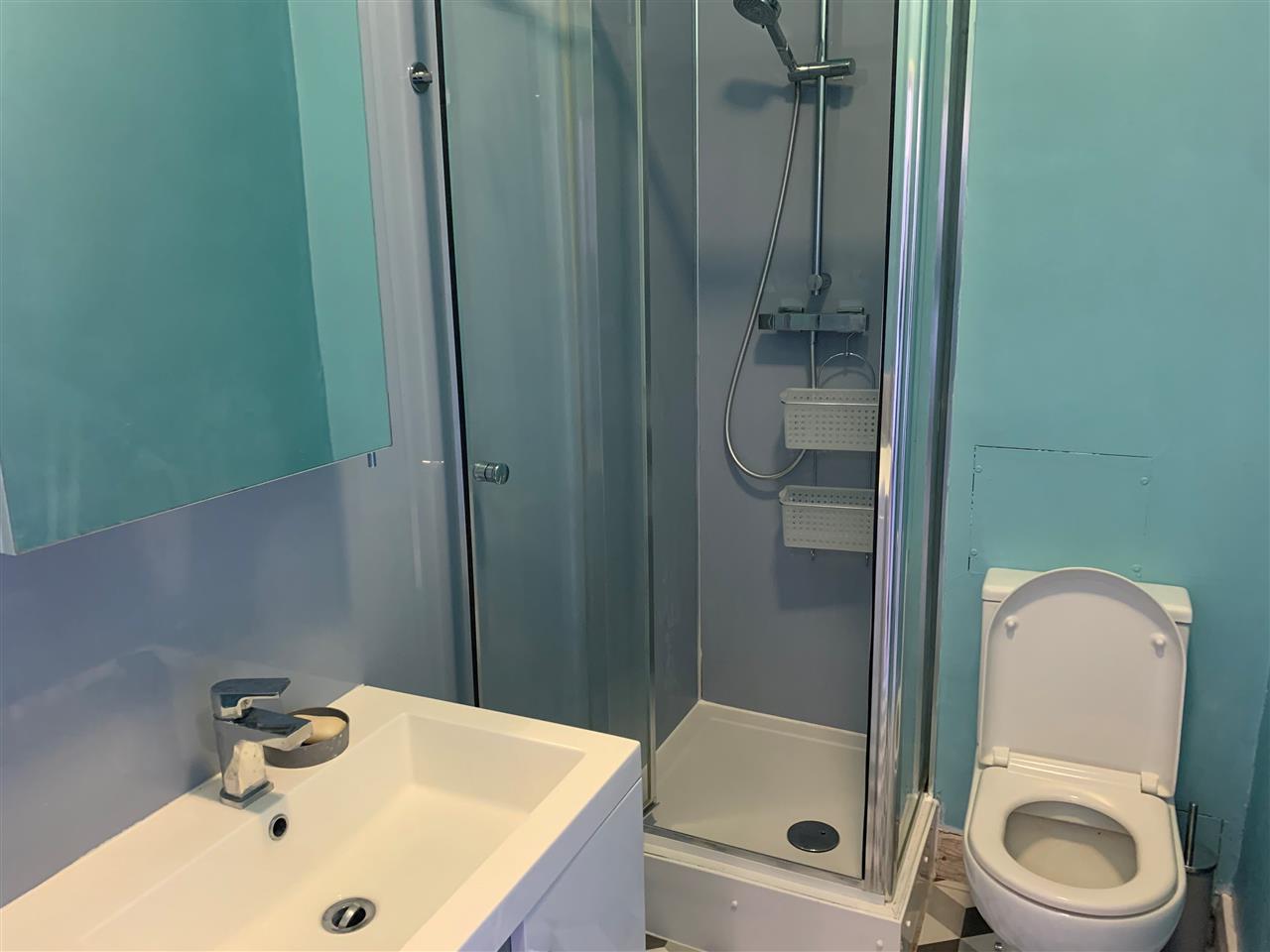 2 bed flat to rent in Camden Road 3