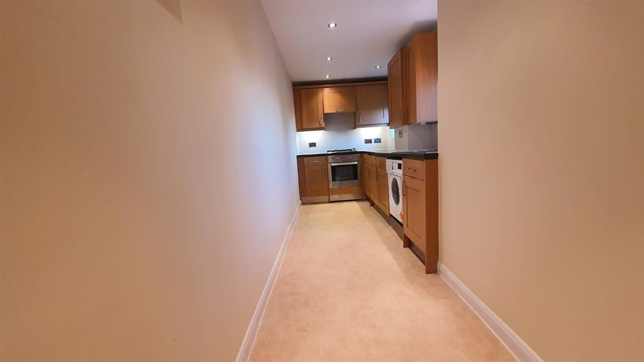 2 bed flat to rent in Edward Grove  - Property Image 5