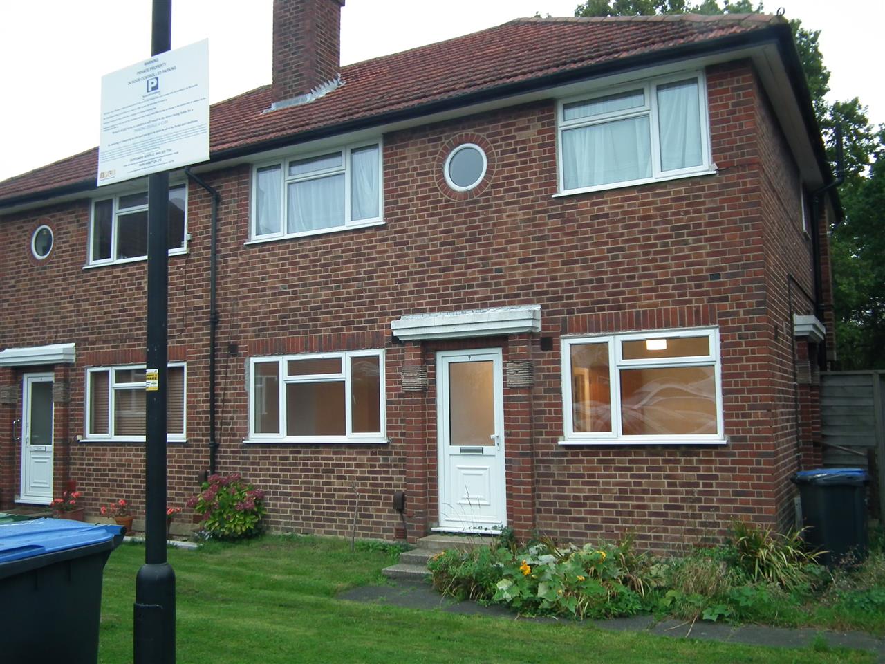 2 bed flat to rent in East Close  - Property Image 2